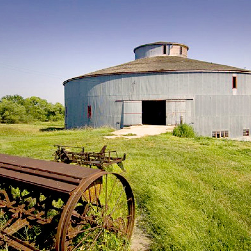 starke round barn in red cloud nebraska