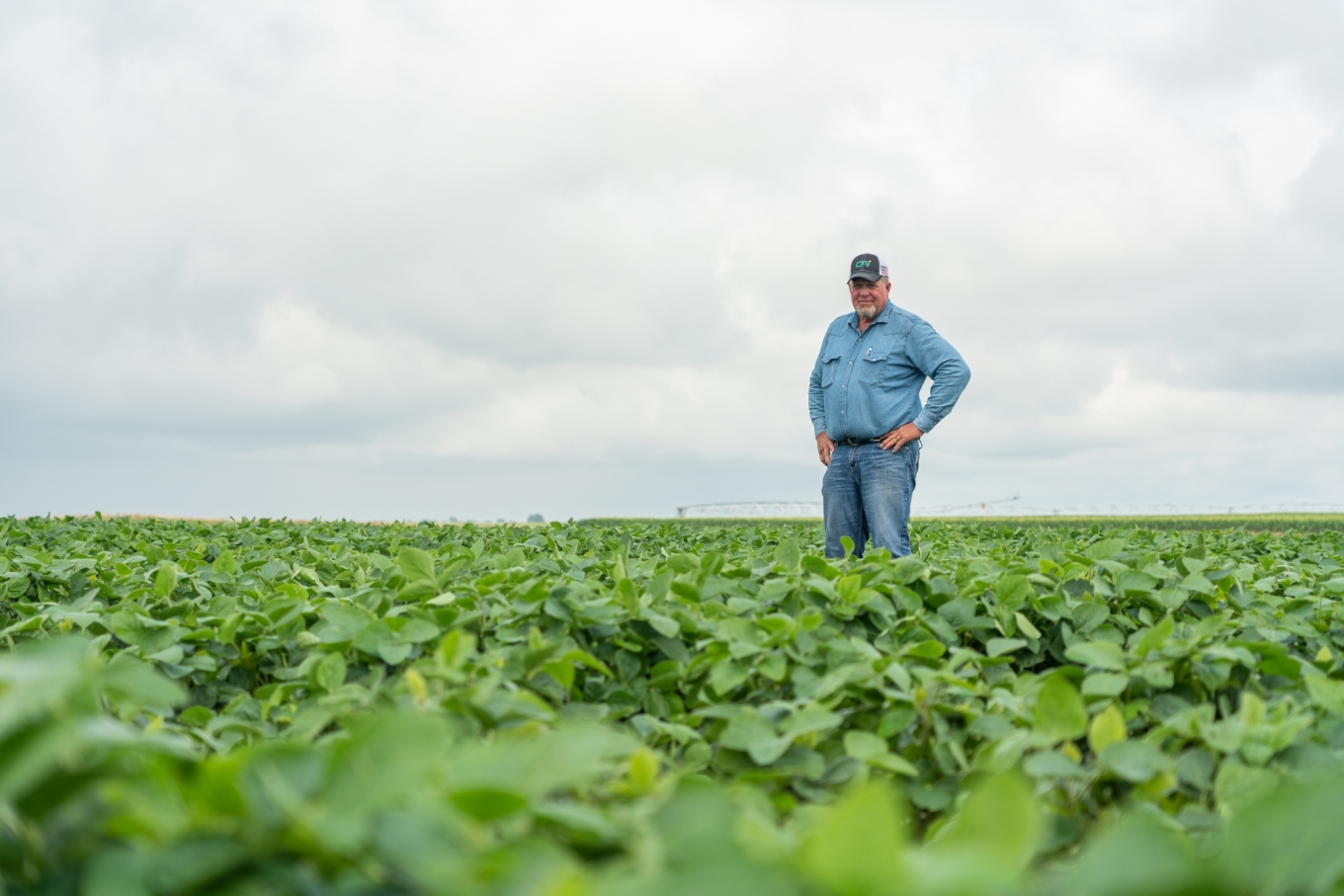 agriculture video shoot man in field